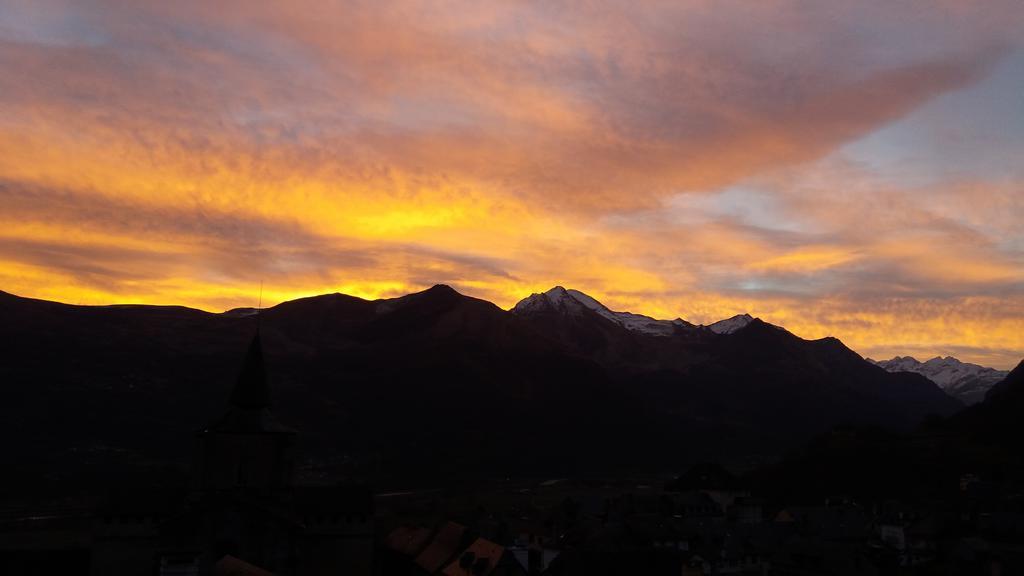 Les Rochers Saint-Savin  Luaran gambar
